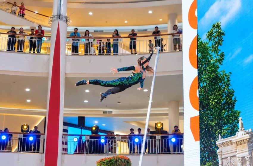  Ada Aksi Akrobatik Hingga Interaksi Satwa di Summarecon Mall